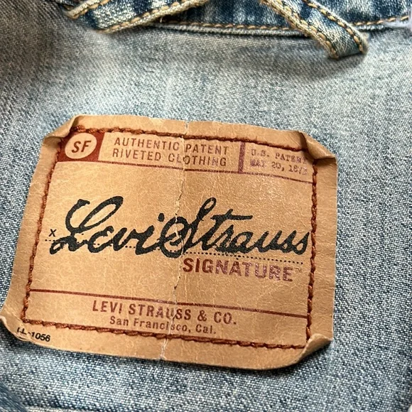 Levi’s Vintage Denim jacket.  Fits like a Medium.  No size tag - Picture 2 of 14